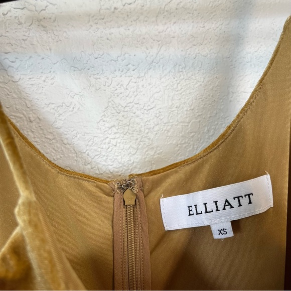 Elliatt Gold Velvet Velour Midi Ruffle Cocktail Dress Revolve XS - Picture 7 of 9